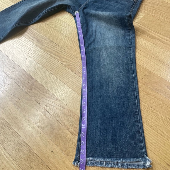 Celebrity Pink Mid-Rise Raw Hem Crop Jeans Size 11 / 30 in Excellent Condition - Picture 13 of 13